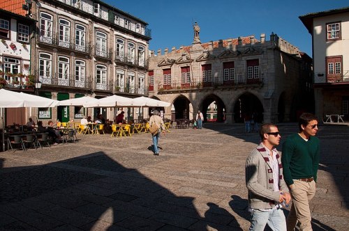 Praça de Santiago, Guimarães #guimaraes #portugal #igersportugal #worldheritage #patrimoniomundial 