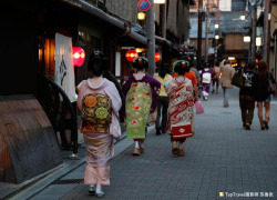 okiya:  Geisha in Kyoto, Japan (by Photo