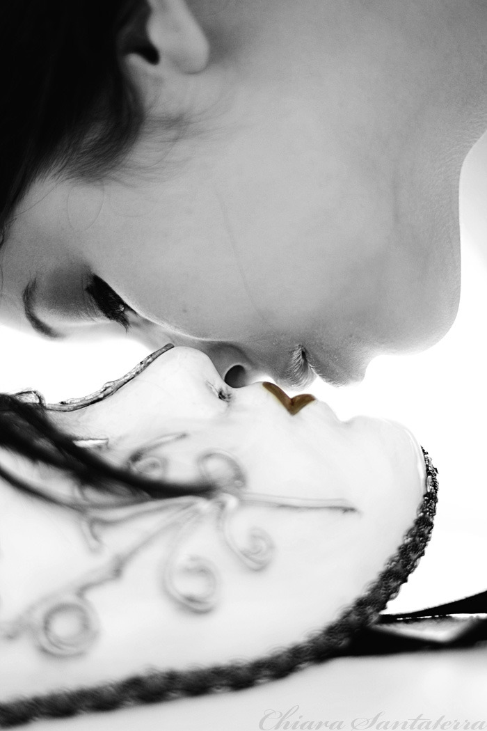 voyeursroom:  recondita-armonia: Il Bacio di giuda by ~PoisonOnYourLips 