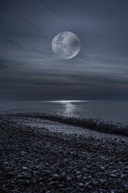 wavemotions:  Moon over Goderich by EGON