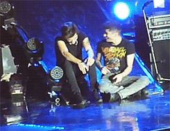 trutrickster:  Harry totally licked Zayn’s ear, that’s why Zayn gets a bit startled