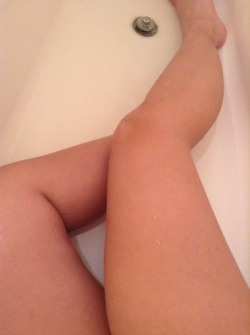 lonelysexslave:  taking a bath  Something&rsquo;s missing here&hellip; thankfully.