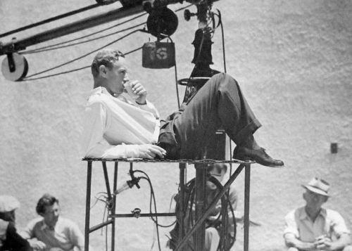 wehadfacesthen:Leslie Howard resting during the filming of Stand-In, 1937