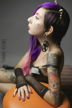 itattoobabes:  Model: NaTyMeTaL www.facebook.com/NaTyMeTaL.AltModel