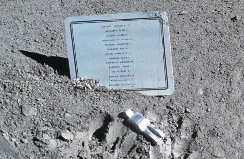 “Fallen Astronaut” memorial plaque and 3.3″ aluminum sculpture placed on the moon by crew of Apollo 