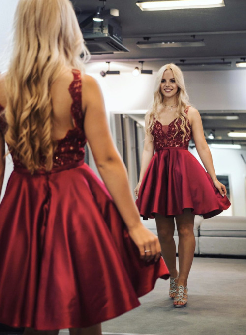 chrisnaustin:promdresses-dreamprom:burgundy lace short prom dress buy here: trendty.comI want to loo