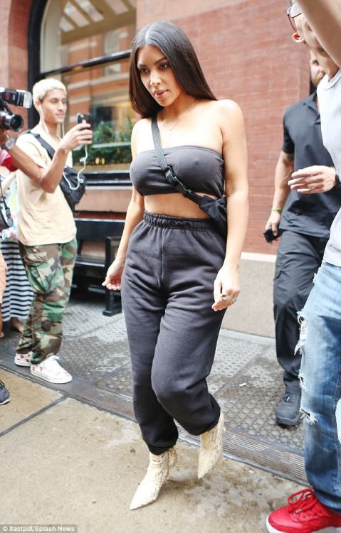 kimkardashian-lifestyle - August 2 - Kim out in NYC 