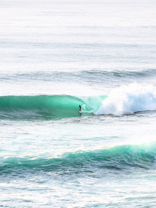 there-was-consequence:  surf—the—globe:  surfsouthafrica:  Kelly Slater enjoying a rare moment of solitude. Photo: Luîs Niza  C A V E