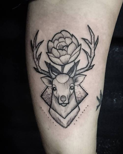 Alce e peônia  #tattoo #deer #joinville (em Quimera Tattoo)