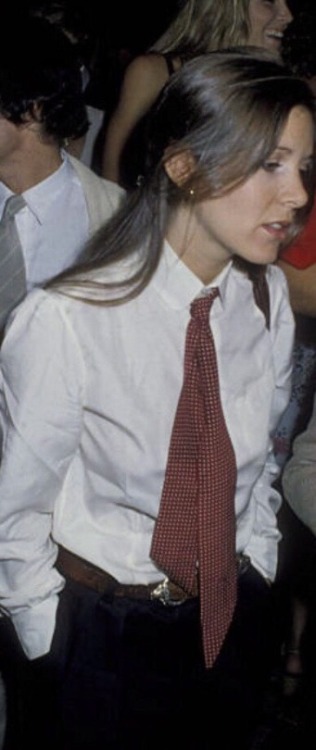 beverlymaarsh:Carrie Fisher attends the opening of ‘Gilda Radner - Live From New York’ o