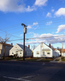 wanderingnewyork:  Houses in Glen Oaks.