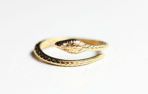 littlealienproducts:Vintage Snake Ring from diamentdesigns