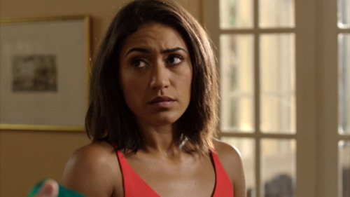 donmarcojuande: Joséphine Jobert in ‘Death in Paradise’ Series 5.