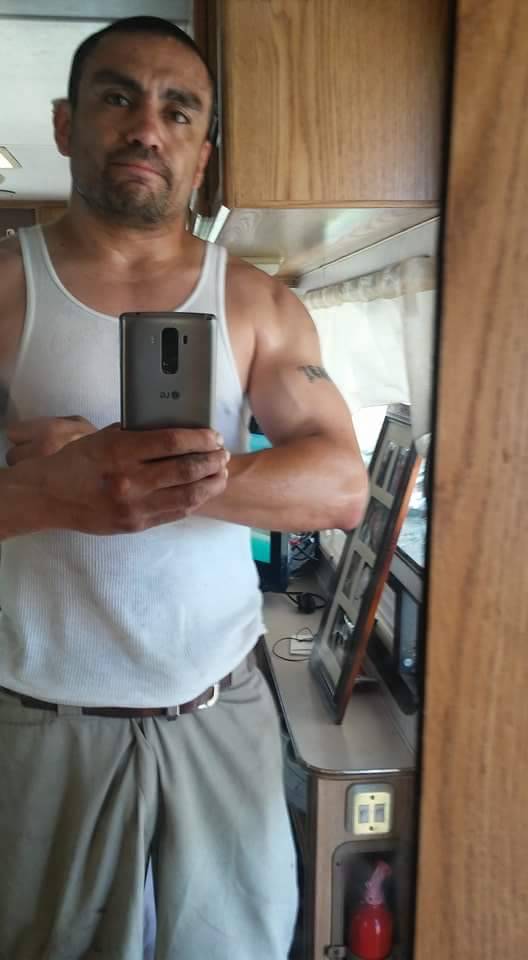 lukass91:  Mas fotos de este machote mmm papito que rico esta LIKE Y COMPARTAANN