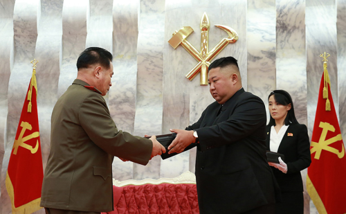 Supreme Leader Kim Jong Un Confers &ldquo;Paektusan&rdquo; Commemorative Pistols on Leading Commandi