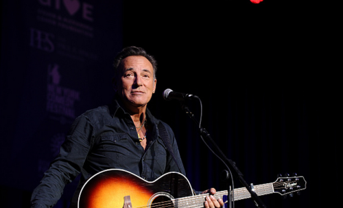 Bruce Springsteen performing, telling dirty jokes, and generally oozing handsome sexiness at the 9th