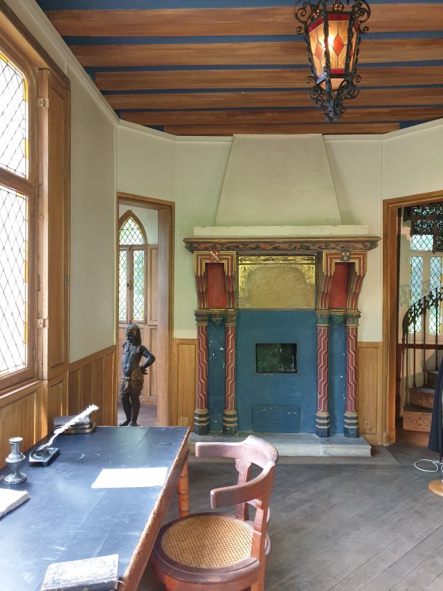 a picture of a small room with an ornate fireplace 