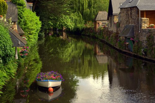 allthingseurope:Pontrieux, France (by luciana)