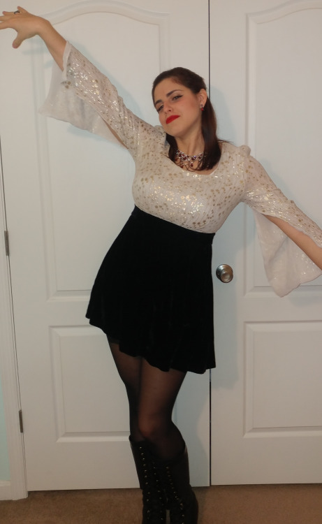 rubbish78: Going out tonight and I don’t know how to pose like a normal person XD BUT do you s