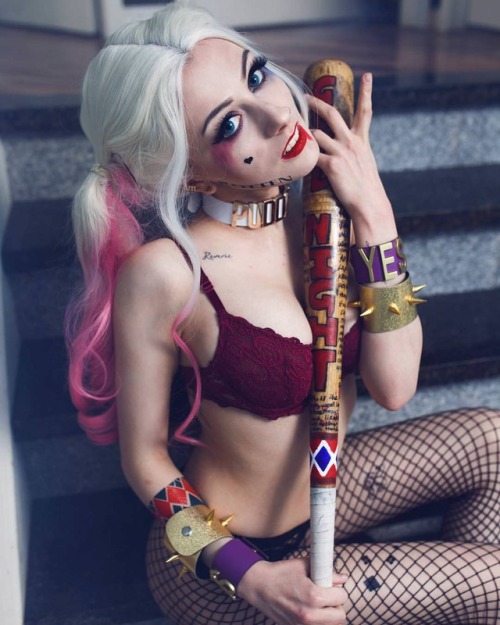 girls-do-cosplay:Rolyat as harley quinn tiny.cc/tazzpy