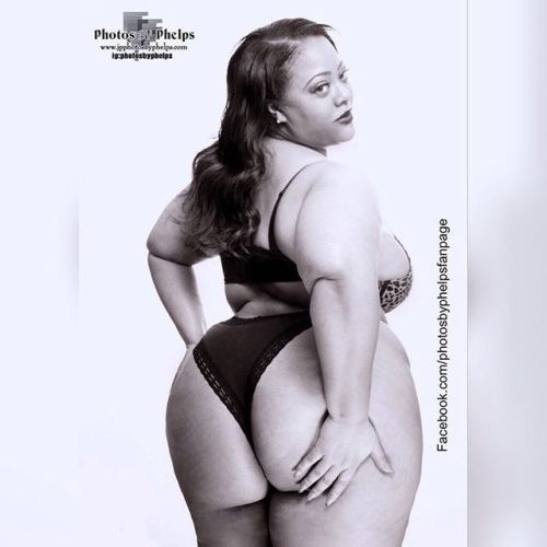 Body Positive Vixen Goldie Monroe @goldie_monroexx adult photos