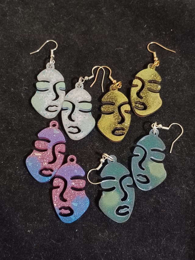 snake-jazz:Hey everyone it’s time for a shop update I’ve got new molds and new mica powders  that change color in the light, make sure to check out my Instagram for a full listing (I’ll be uploading a lot more pics like these over the