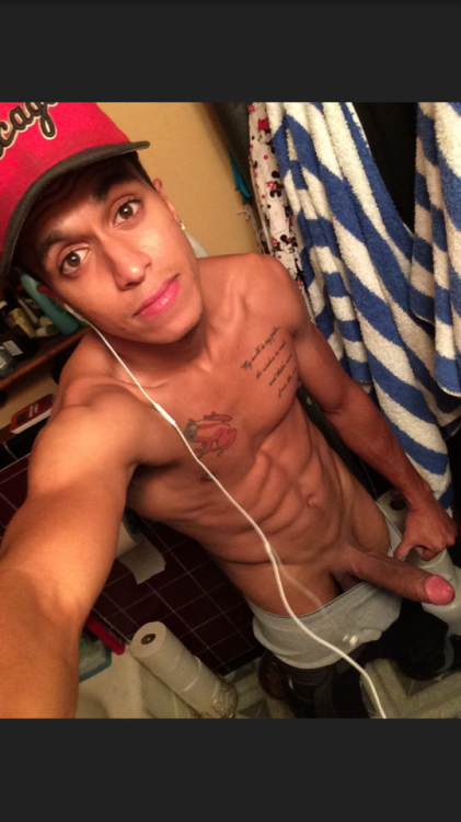 dominicanoboy14: Check out Moises Rivera in NYC For more post. Every 10 follower