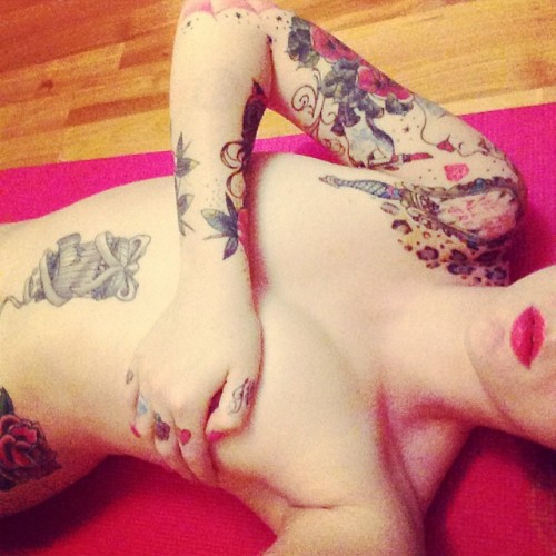vorpalsuicide:  Morning workouts!!!!…… (Most NSFW pic I’ve posted in a long time. Ill post it on my tumblr as I will delete it I’m thinking. Don’t want to be reported 🙈 ) @suicidegirls @jessytai #suicidegirls @suicidegirls