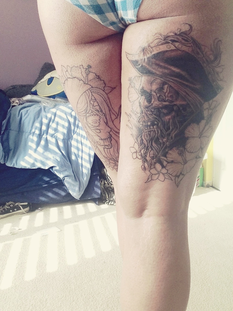 molotowcocktease:  samantha-marie:  Short shading session today.    Amazeballs tattoos!!