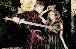 iheartgot:  Margaery has her claws in Joffrey.