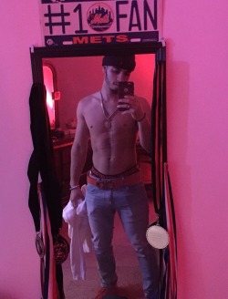 ilikesemcolored:  ricanqnzbx:  fncyking:  whoopsexposed:Miguel 💦  Is he in the bx  PAPii 🍆👅👅  BX 😪👅