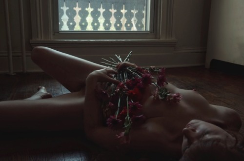 asmallwomanphotography: Full set on patreon: www.patreon.com/livsage  2017. Self portrait. 