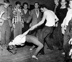 vintagegal:  Londoners dancing to Cy Laurie’s