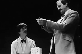 35mmsunsetz:CORPSE /kɔːps/theatrical slang   (v.) “spoil a piece of acting by forgetting one’s lines