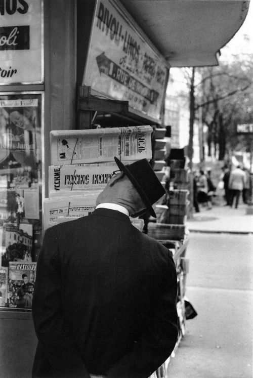 thomerama:  missfolly:  Gérard Castello-Lopes: Untitled, Paris, 1958 