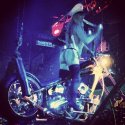 Riding A Chopper Over A Crowd Topless. Pretttttty Coooool Ðÿ˜ž