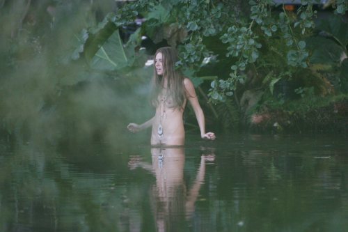 toplessbeachcelebs:  Sienna Miller (Actress) naked filming a scene for “Hippie Hippie Shake” (September 2007) 
