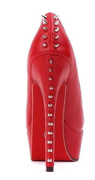 whiteblackfoto:  We’ll be lookin flashy in my red stilettos …