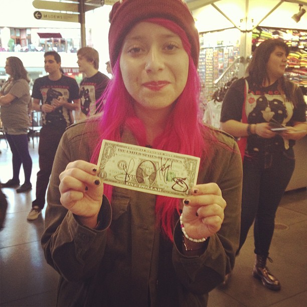 hottopic:  Paramore money? #HTturnedup #paramoretakesht