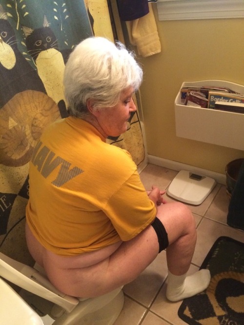 matureguy44: my fat wife marcie peeing I’d love her to pee in front of me…