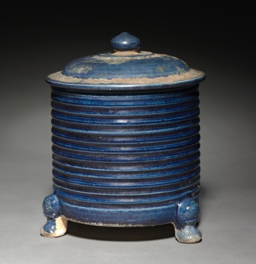 Covered Jar, early 700s, Cleveland Museum of Art: Chinese ArtThis covered cylindrical jar with three