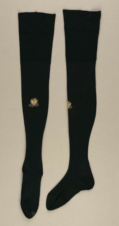 kleidersachen: Pair of women’s stocking, American, ca 1925 via MFA, Boston