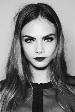 colorless-b-e-a-u-t-y:  Cara Delevingne 