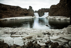 eartheld:  n-c-x:  moosetank:  Hjálparfoss by Dísin on Flickr.  nature blog  + 