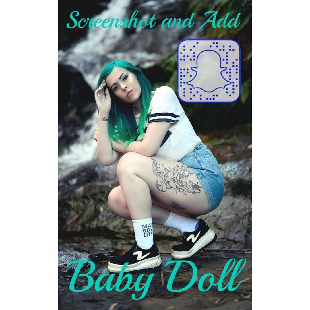 IM BACK! Screenshot and add me back on snapchat! For more booty and floor dancing!
