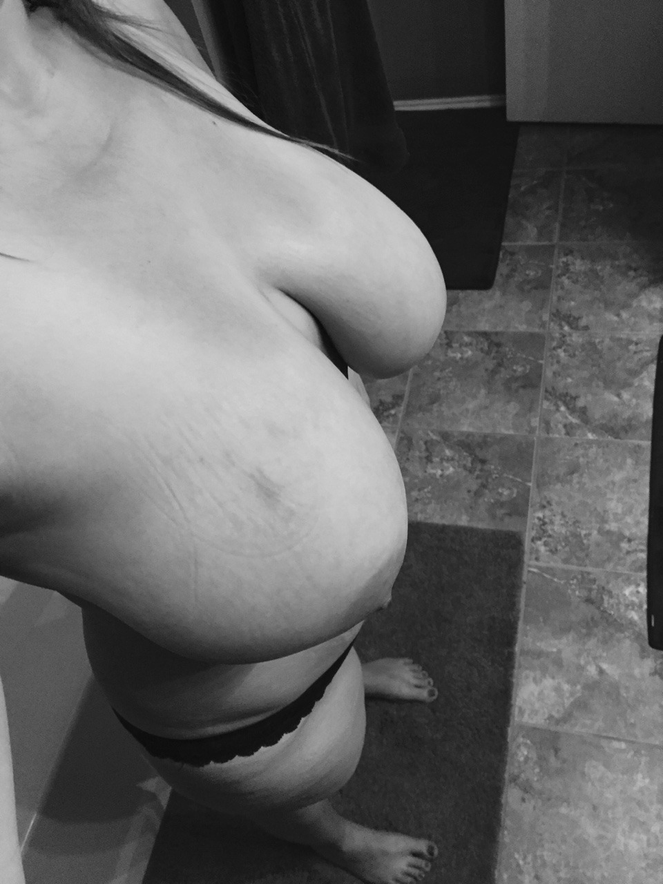 hazeleyes84:Happy Tuesday!!! It’s topless time! 😉