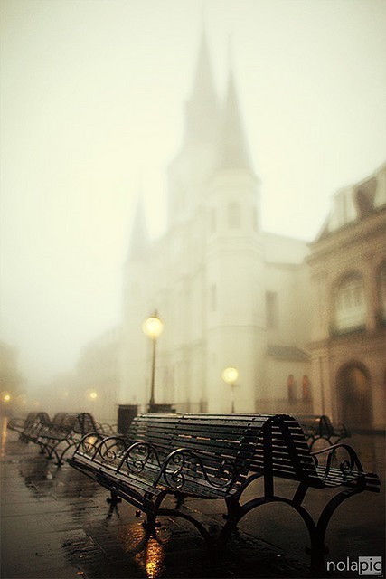 digitaler-zeitvertreib:Foggy French Quarter, New Orleans, Louisiana Gorgeous moment. 
