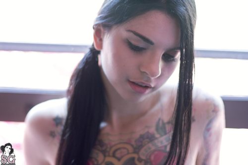 girls-tats-n-stuff:  Pandie - Dark Paradise