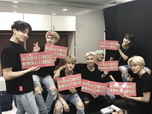 190407 BigHit’s tweet[#오늘의방탄] Thank you, Bangkok! 우리라서 다행이다! 함께라서 다행이다! 방콕에서 또 만나서 다행이다 #방콕1회차