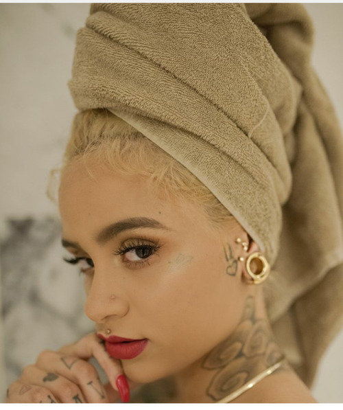 simplypaigeee: Her blonde hair is EVERYTHING!!  Baelani Kehlani